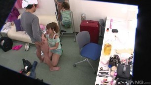 Dude Gets Head Backstage From Talented Little Lady / BANG.com - PornGO.com